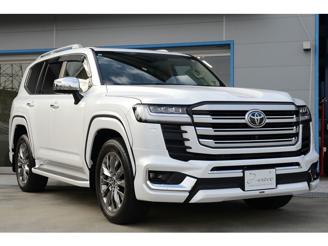 Toyota Land Cruiser 300 2