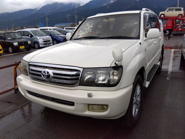 Toyota Land Cruiser 100 2