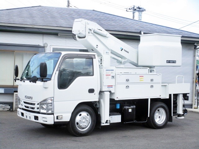2017 Isuzu Elf