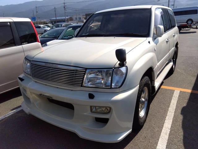 Toyota Land Cruiser 100 2