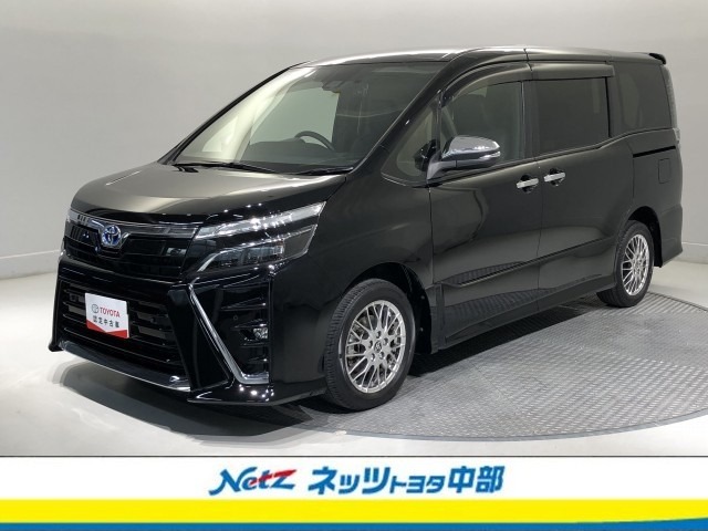 Toyota Voxy 1