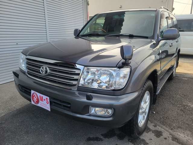 Toyota Land Cruiser 100 2