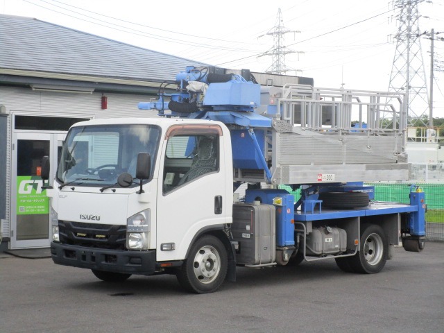 Isuzu Elf 1