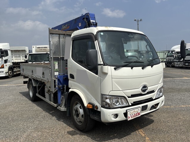 Hino Dutro 1