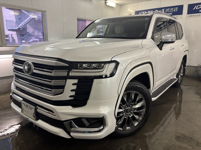 Toyota Land Cruiser 300 2