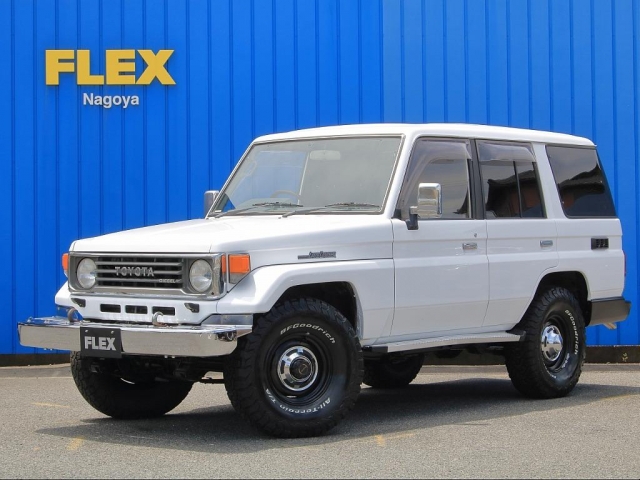 Toyota Land Cruiser 70 2
