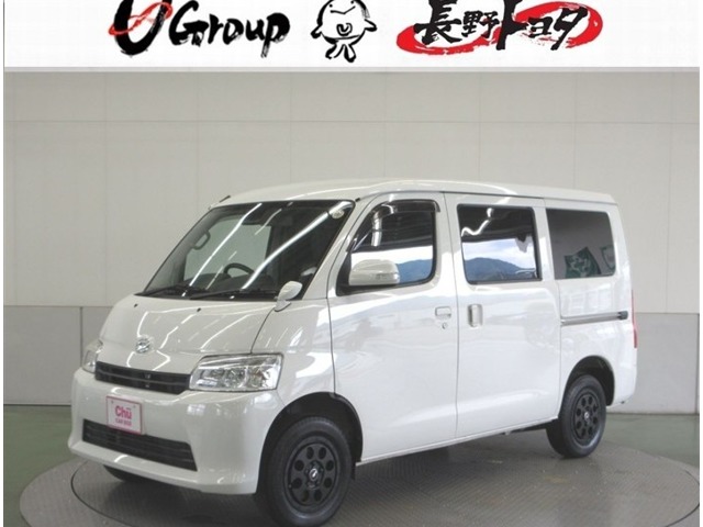 Daihatsu Gran Max Cargo 1.5 GL 4WD with navigation, One Seg, backup camera, ETC, ABS, double SRS, dual sliding doors, 5-seater, dash cam, part-time 4WD (White)