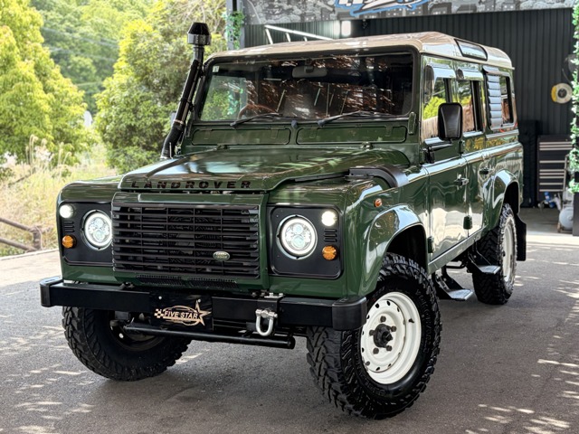 Land Rover Defender 1