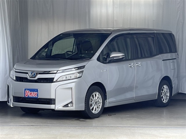Toyota Voxy 1