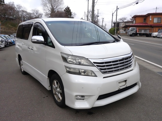 Toyota Vellfire 1