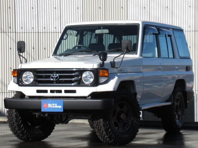 Toyota Land Cruiser 70 2