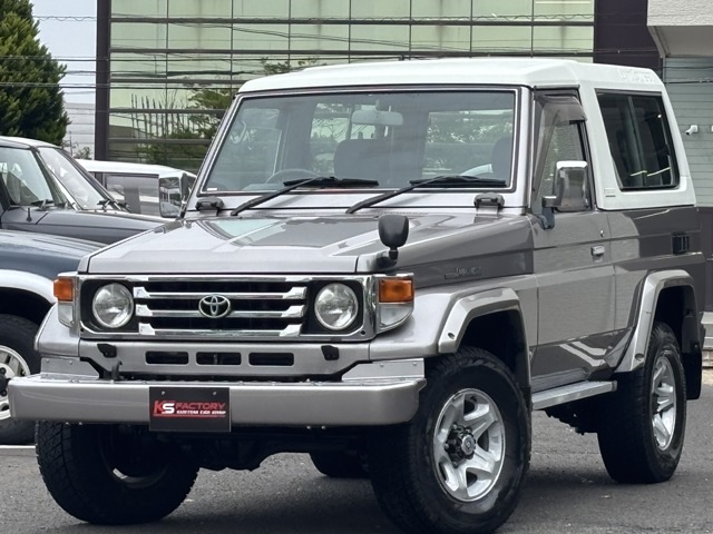 Toyota Land Cruiser 70 2