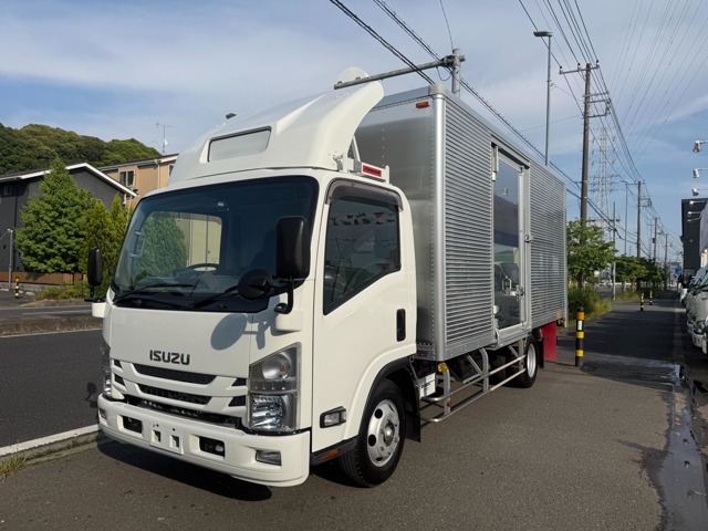 Isuzu Elf 1