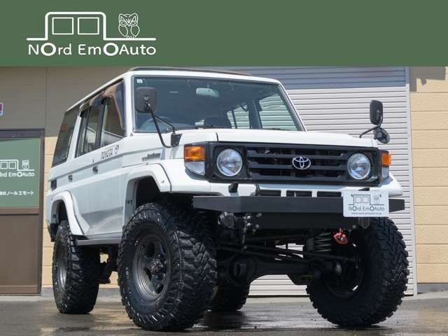 Toyota Land Cruiser 70 2