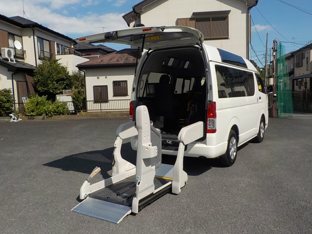 Toyota Hiace Van 1