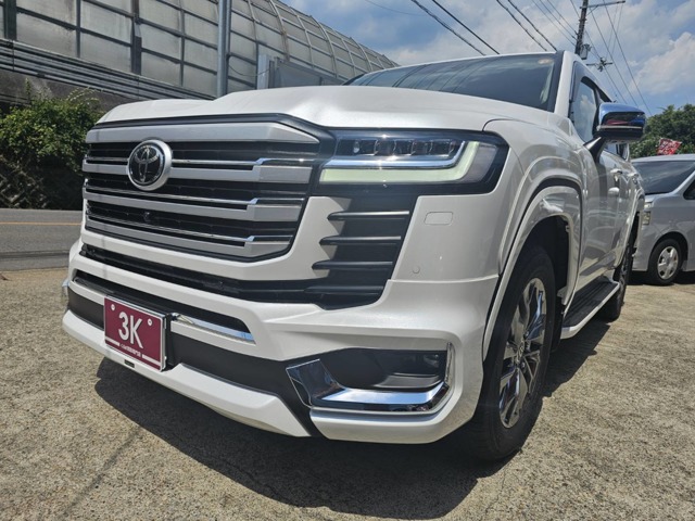 Toyota Land Cruiser 300 2