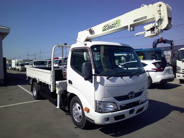 Hino Dutro 1