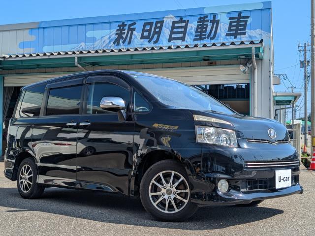 Toyota Voxy 1