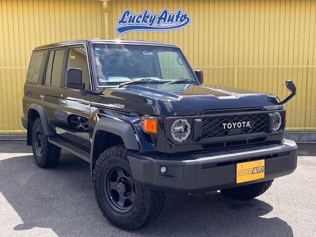 Toyota Land Cruiser 70 2