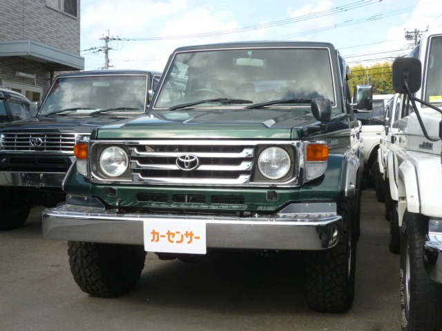 Toyota Land Cruiser 70 2
