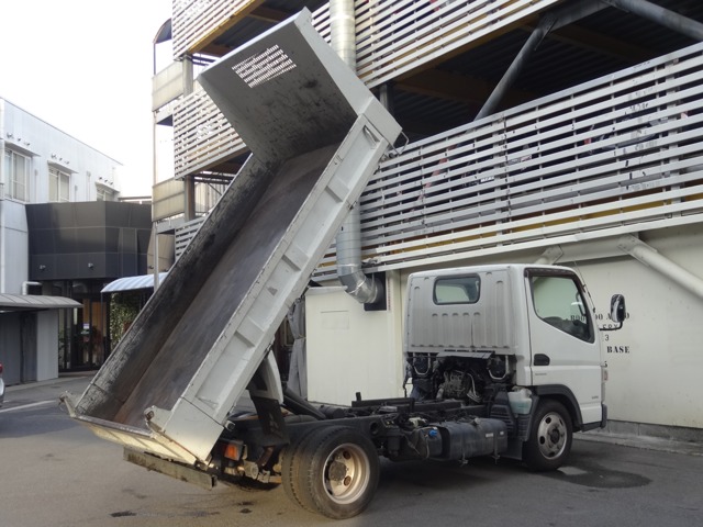 Mitsubishi Fuso Canter 1
