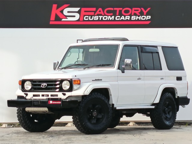 Toyota Land Cruiser 70 2