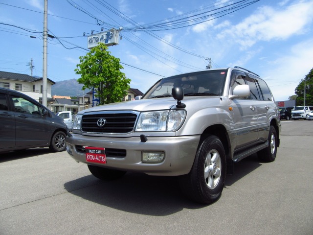 Toyota Land Cruiser 100 2
