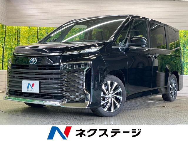 Toyota Voxy 1