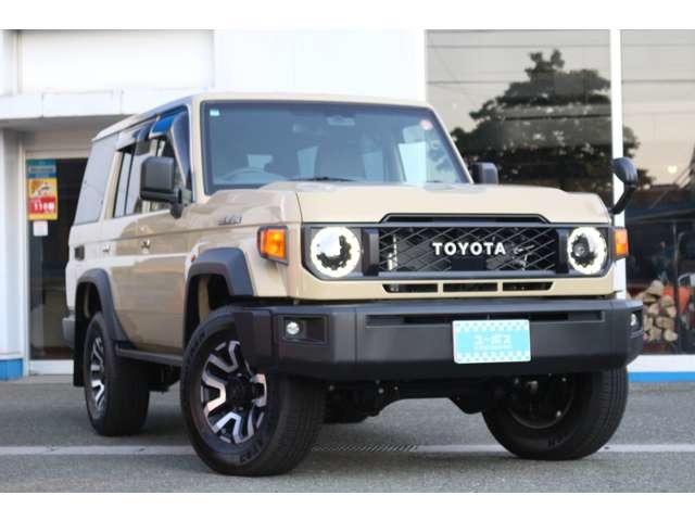 Toyota Land Cruiser 70 2