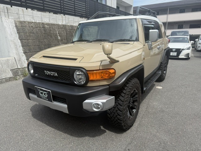 Toyota FJ Cruiser 2