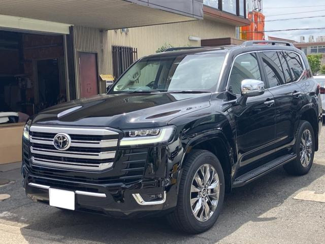 Toyota Land Cruiser 300 2