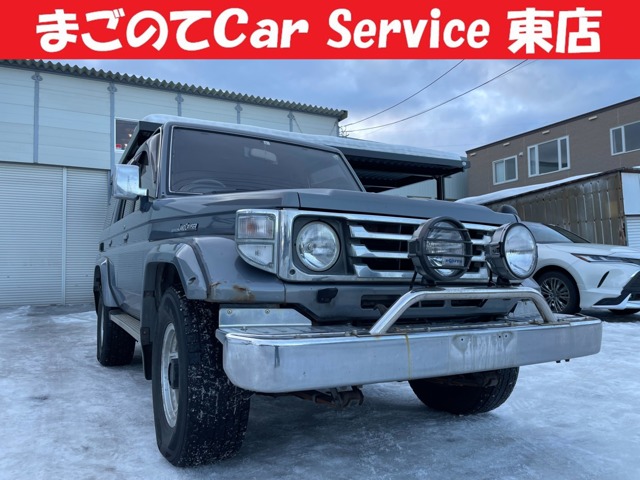 Toyota Land Cruiser 70 2