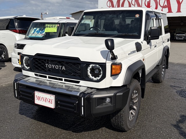 Toyota Land Cruiser 70 2