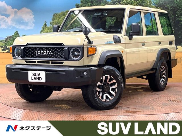 Toyota Land Cruiser 70 2