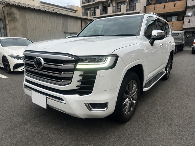 Toyota Land Cruiser 300 2