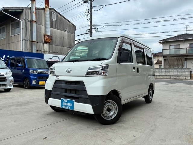 Daihatsu Hijet Cargo 1