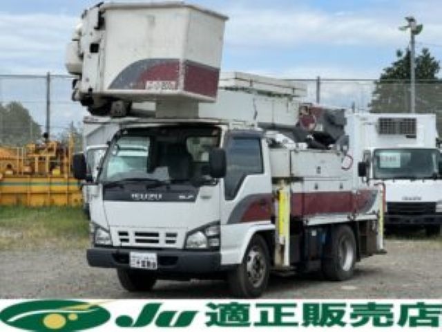 Isuzu Elf 1