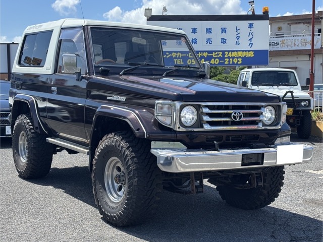 Toyota Land Cruiser 70 2