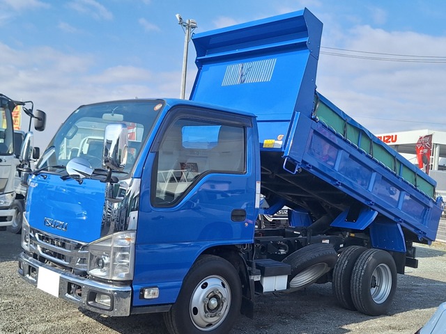 2022 Isuzu Elf