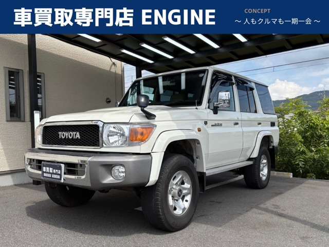 Toyota Land Cruiser 70 2