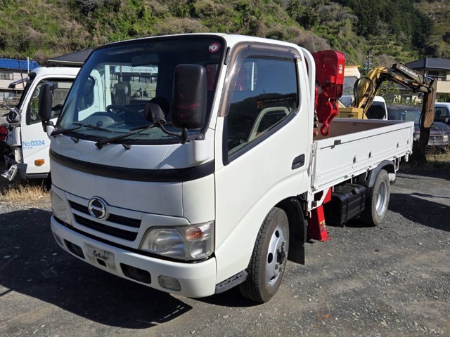 Hino Dutro 1
