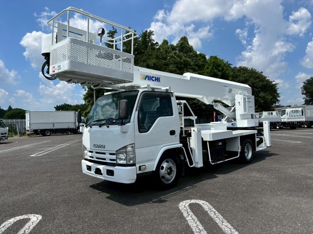 2011 Isuzu Elf