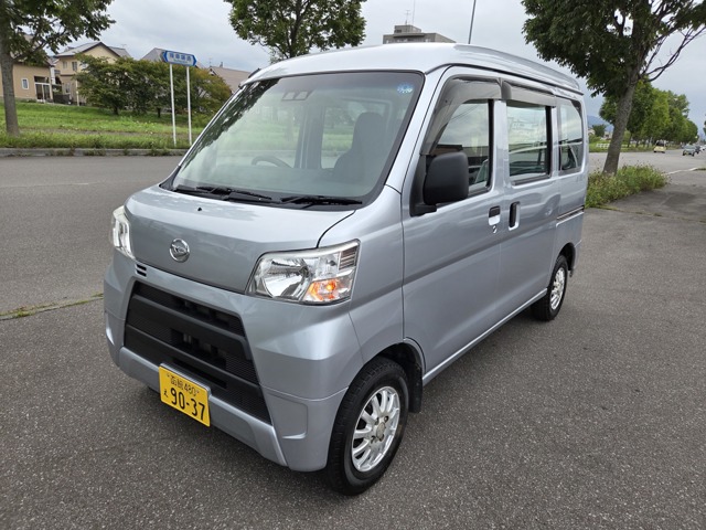 Daihatsu Hijet Cargo 1