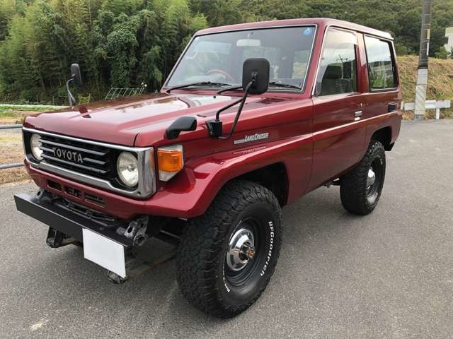 Toyota Land Cruiser 70 2