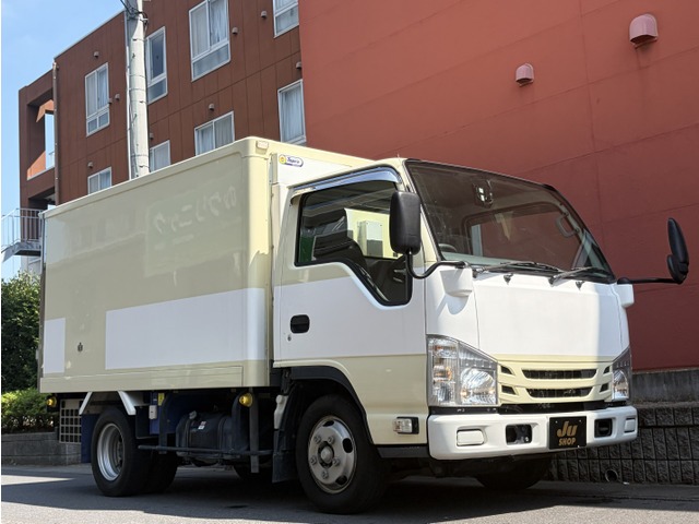 Isuzu Elf 1