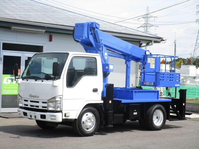 2014 Isuzu Elf