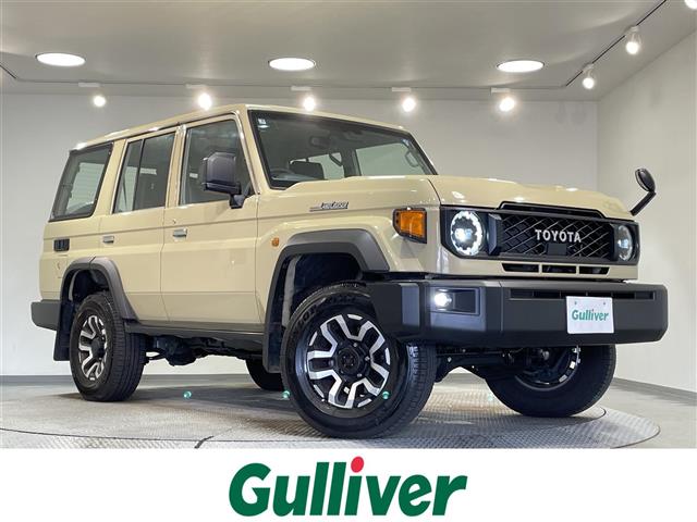 Toyota Land Cruiser 70 2