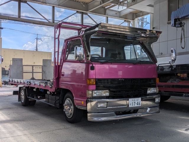 Isuzu Elf 1
