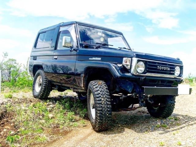 Toyota Land Cruiser 70 2