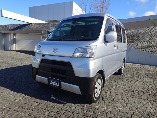 Daihatsu Hijet Cargo 1